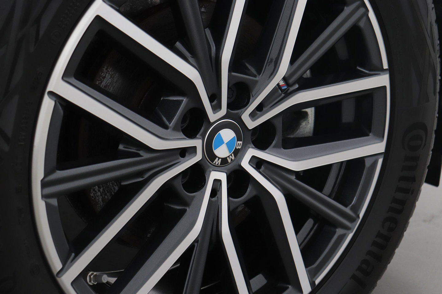 BMW X1 sDrive18i | M-Sport | Stoelverwarming | Camera | Apple Carplay | 18 Inch | Keyless