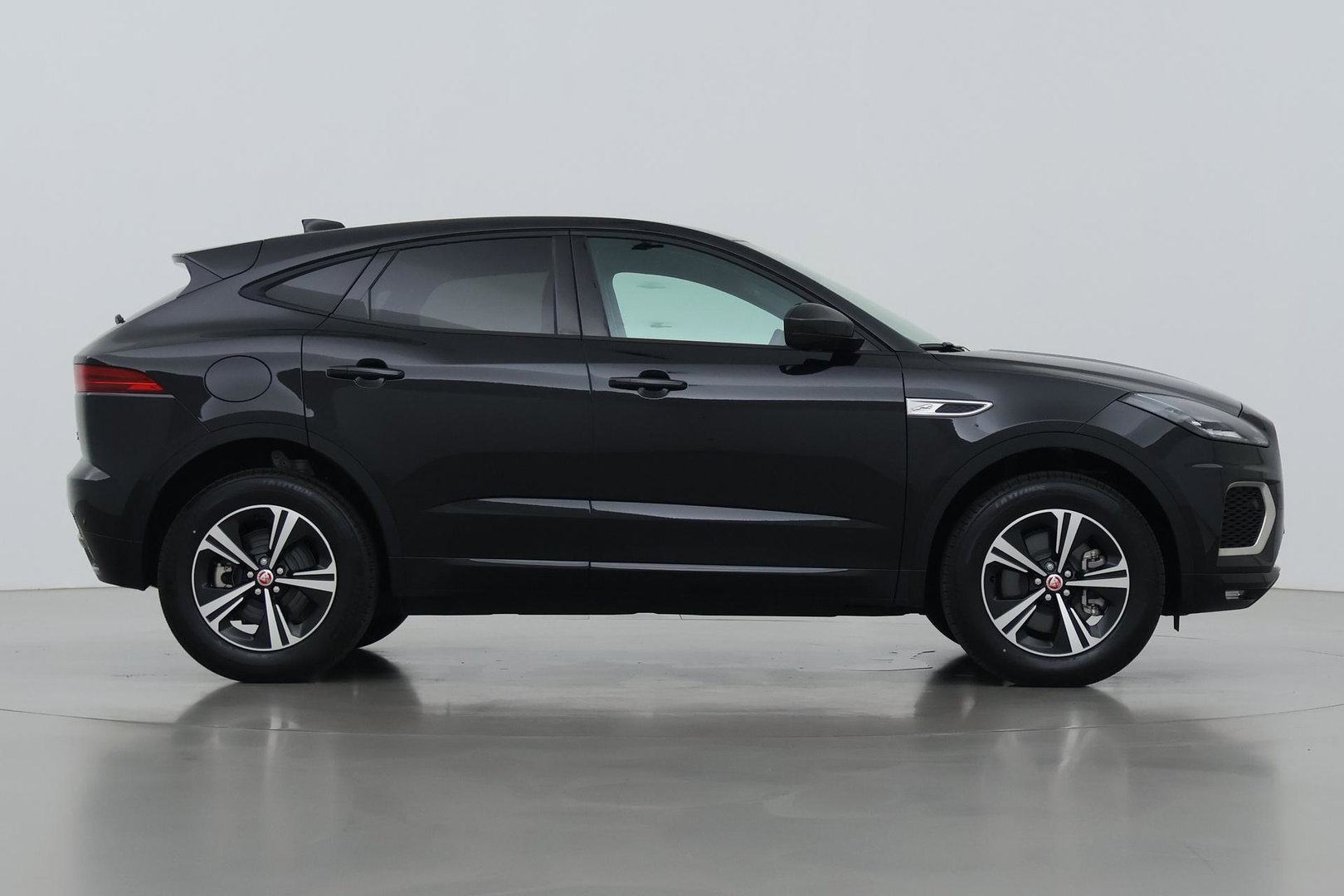 Jaguar E-PACE P300e AWD R-Dynamic S | ACC | Panoramadak | Memory | Camera | Stoelverwarming | 18 inch