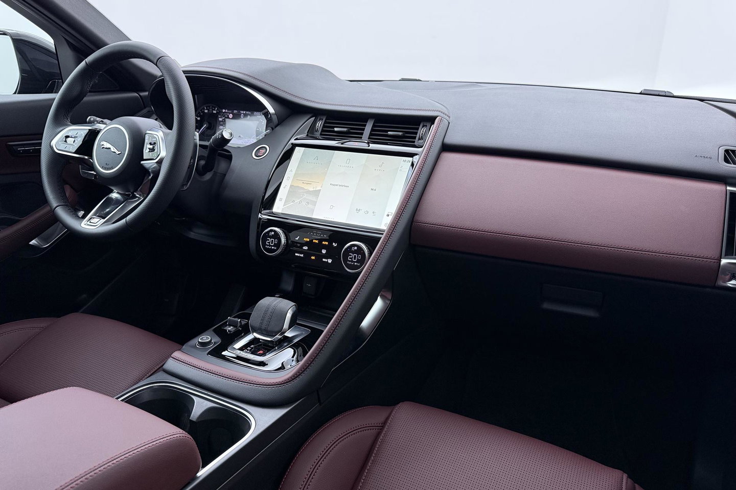 Jaguar E-PACE P300e AWD R-Dynamic S | ACC | Panoramadak | Memory | Camera | Stoelverwarming | 18 inch