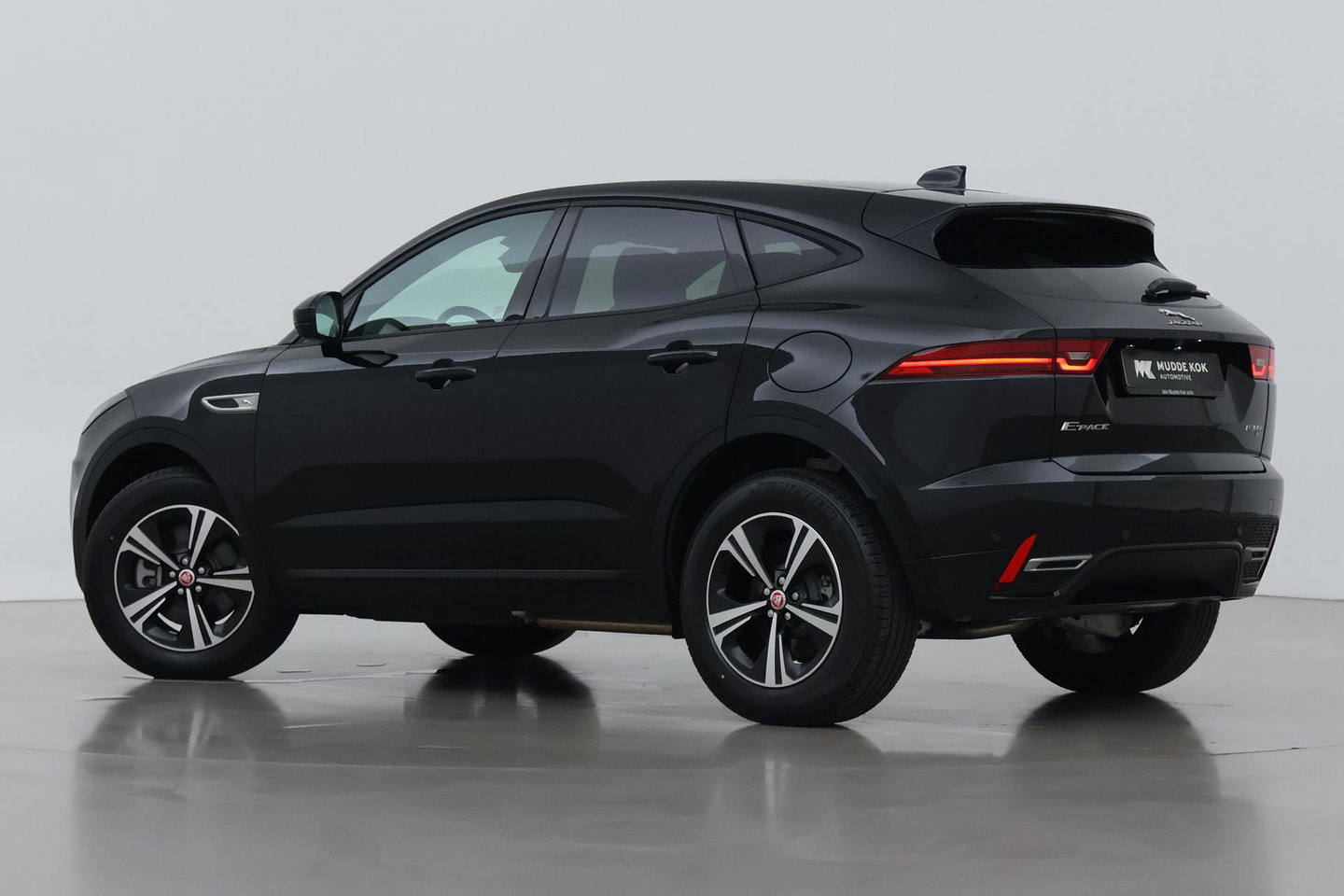 Jaguar E-PACE P300e AWD R-Dynamic S | ACC | Panoramadak | Memory | Camera | Stoelverwarming | 18 inch