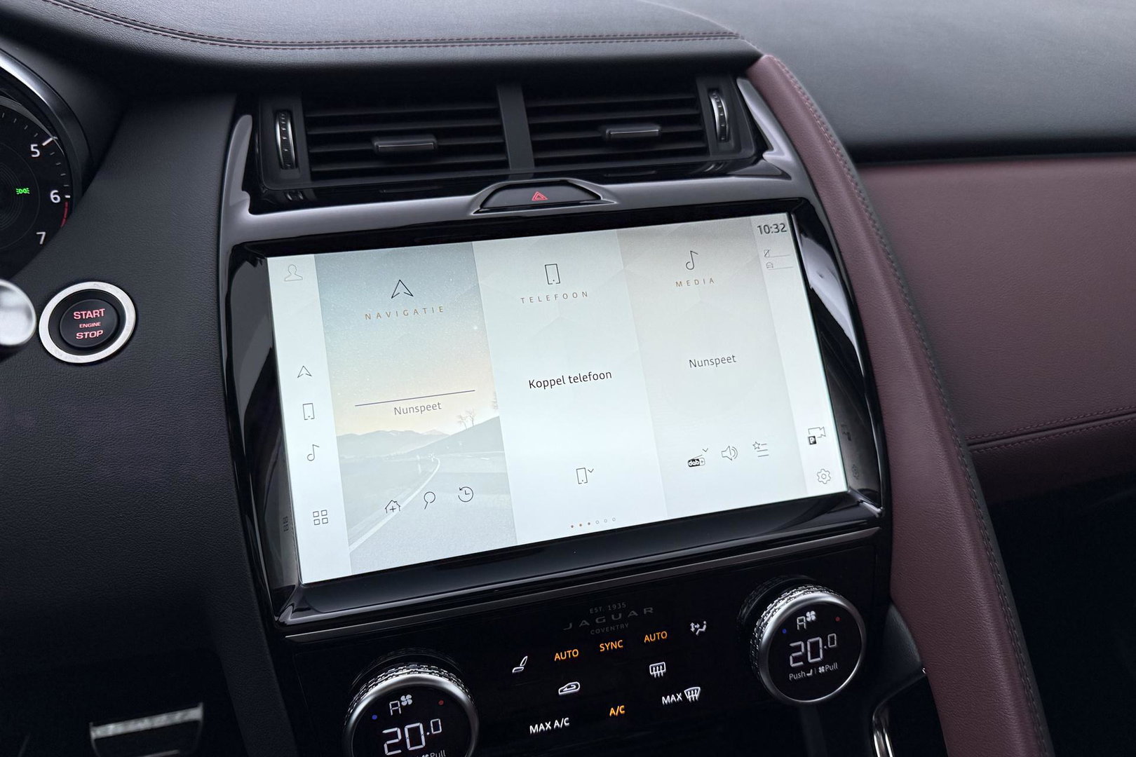 Jaguar E-PACE P300e AWD R-Dynamic S | ACC | Panoramadak | Memory | Camera | Stoelverwarming | 18 inch