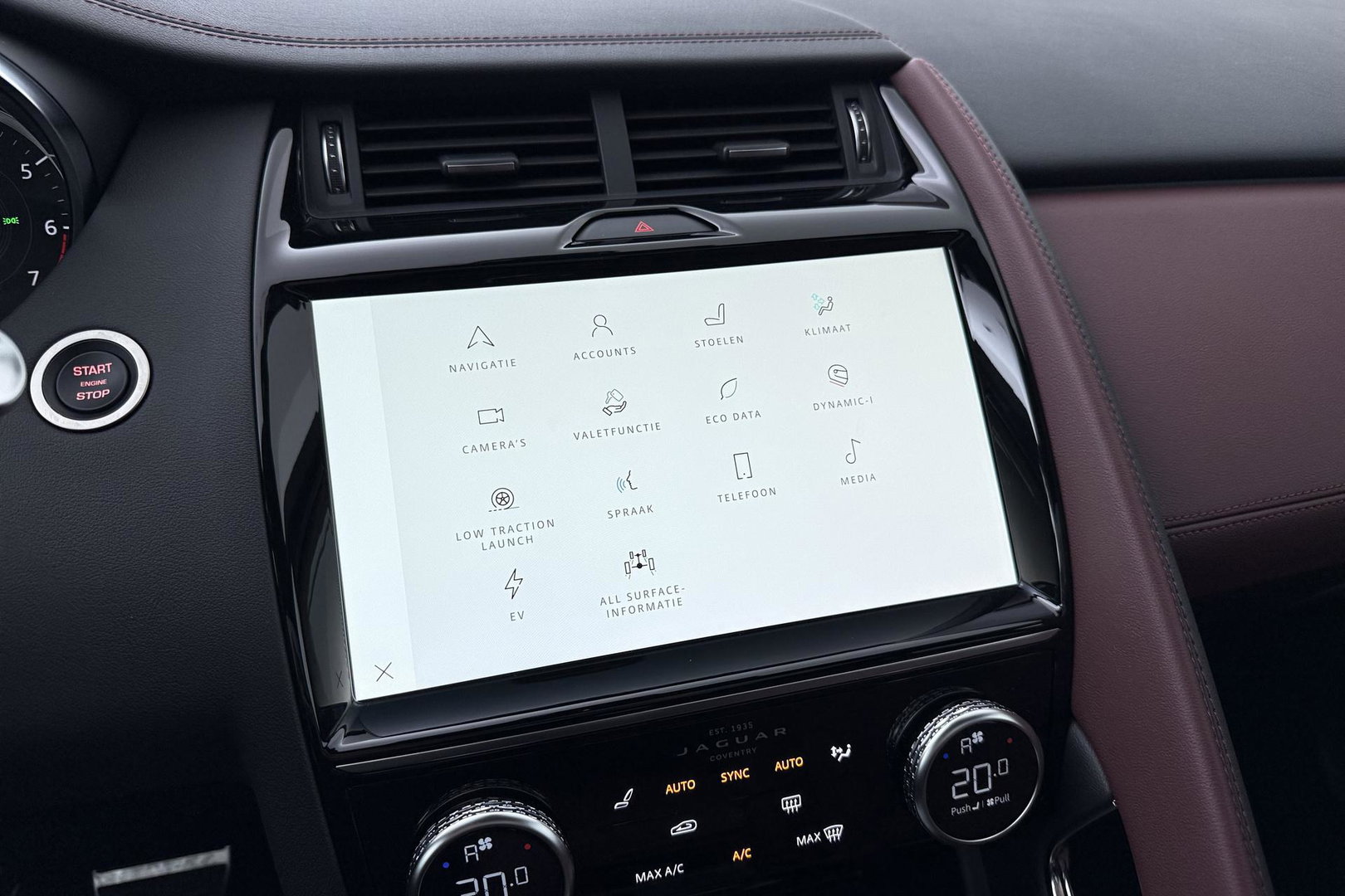 Jaguar E-PACE P300e AWD R-Dynamic S | ACC | Panoramadak | Memory | Camera | Stoelverwarming | 18 inch