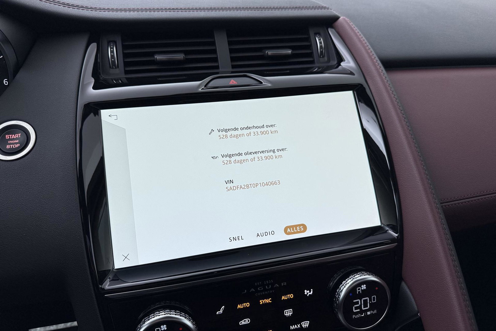 Jaguar E-PACE P300e AWD R-Dynamic S | ACC | Panoramadak | Memory | Camera | Stoelverwarming | 18 inch