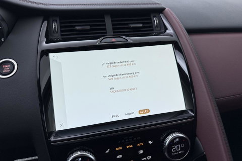 Jaguar E-PACE P300e AWD R-Dynamic S | ACC | Panoramadak | Memory | Camera | Stoelverwarming | 18 inch