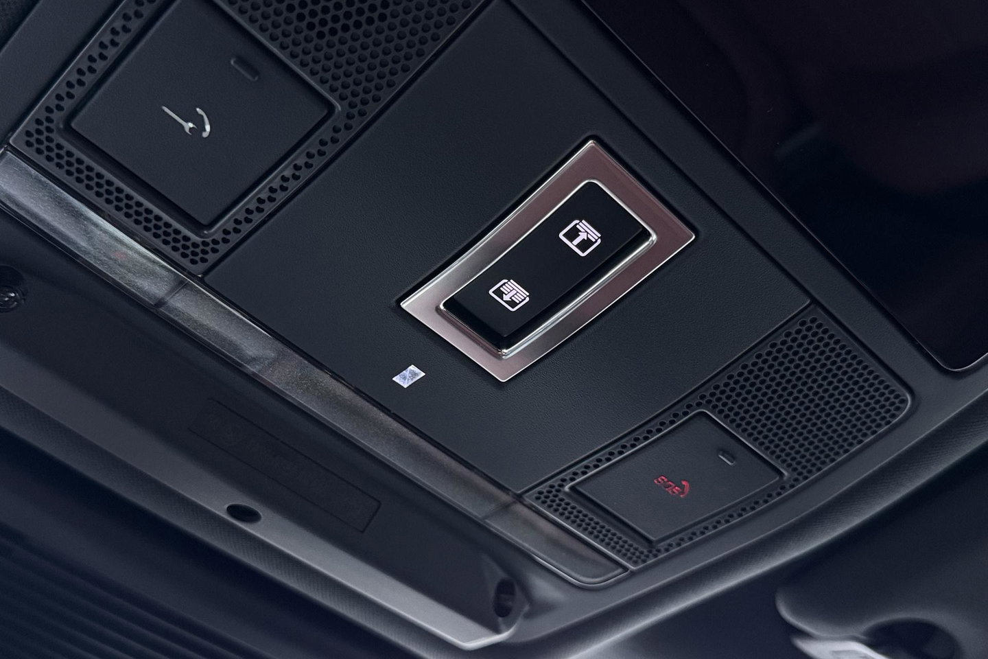Jaguar E-PACE P300e AWD R-Dynamic S | ACC | Panoramadak | Memory | Camera | Stoelverwarming | 18 inch