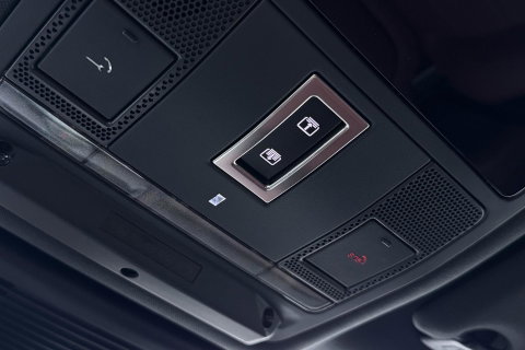 Jaguar E-PACE P300e AWD R-Dynamic S | ACC | Panoramadak | Memory | Camera | Stoelverwarming | 18 inch