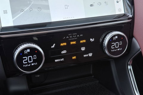 Jaguar E-PACE P300e AWD R-Dynamic S | ACC | Panoramadak | Memory | Camera | Stoelverwarming | 18 inch