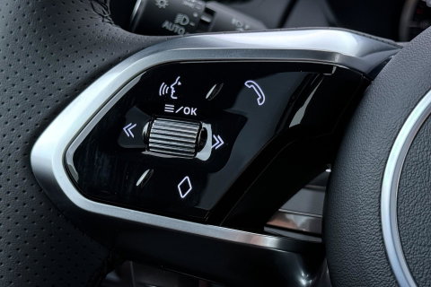 Jaguar E-PACE P300e AWD R-Dynamic S | ACC | Panoramadak | Memory | Camera | Stoelverwarming | 18 inch