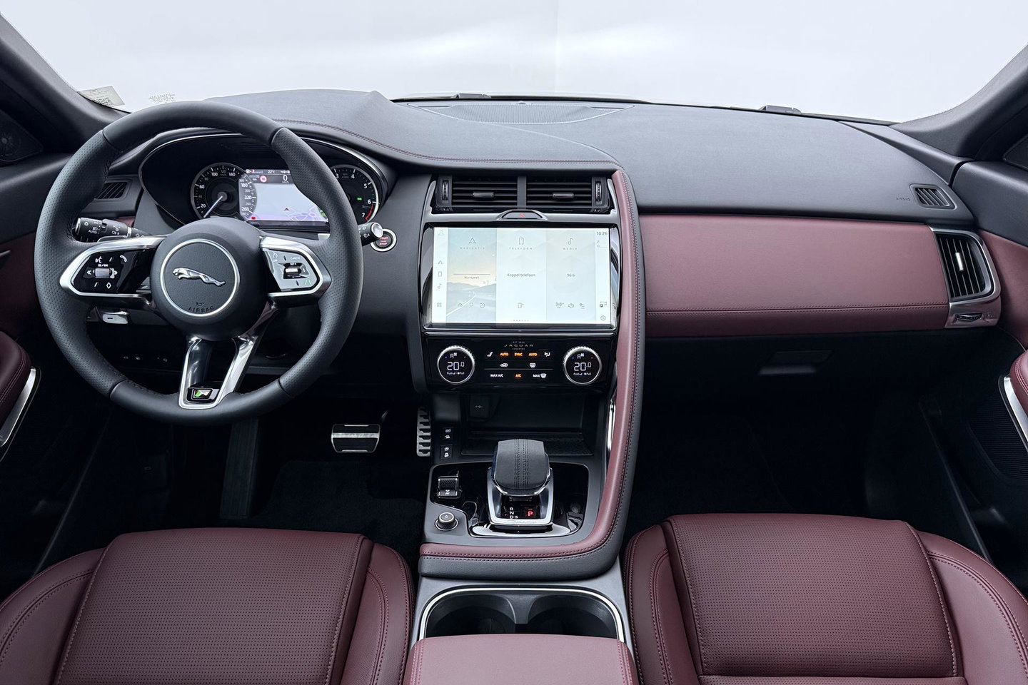 Jaguar E-PACE P300e AWD R-Dynamic S | ACC | Panoramadak | Memory | Camera | Stoelverwarming | 18 inch