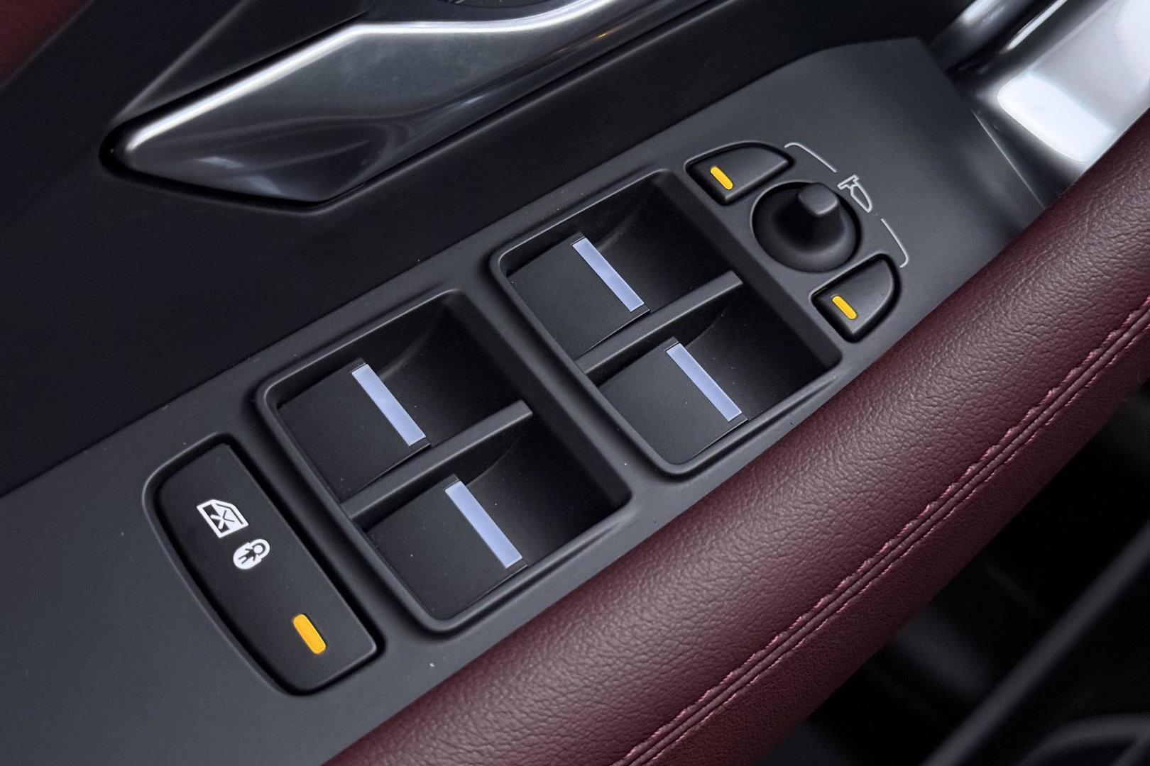 Jaguar E-PACE P300e AWD R-Dynamic S | ACC | Panoramadak | Memory | Camera | Stoelverwarming | 18 inch