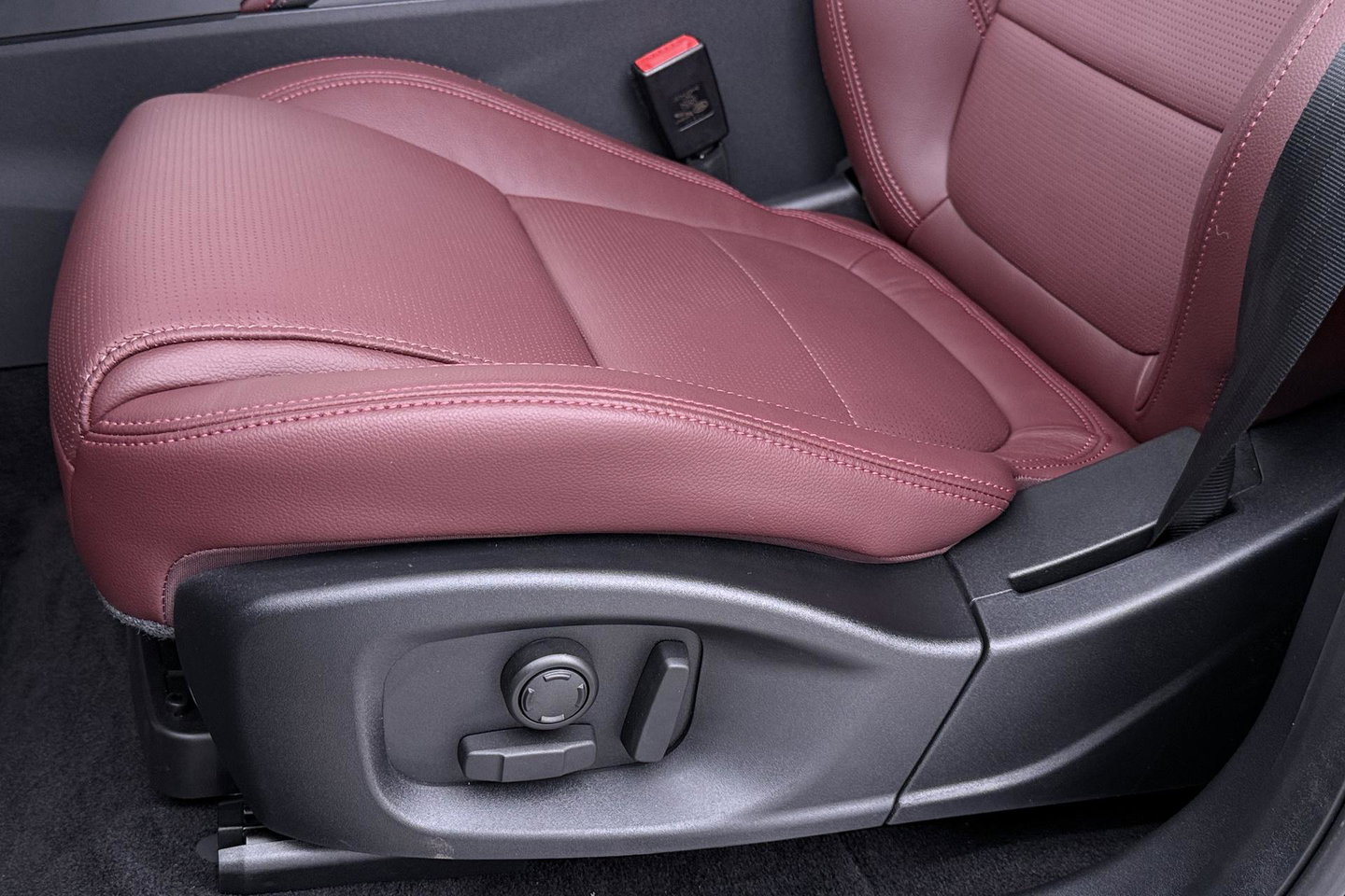 Jaguar E-PACE P300e AWD R-Dynamic S | ACC | Panoramadak | Memory | Camera | Stoelverwarming | 18 inch