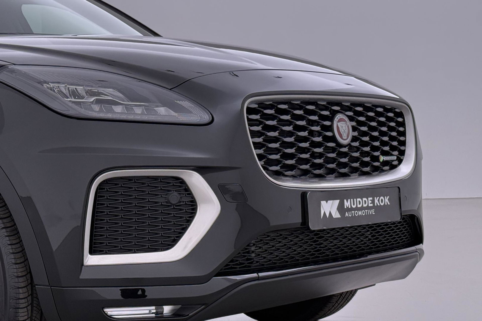 Jaguar E-PACE P300e AWD R-Dynamic S | ACC | Panoramadak | Memory | Camera | Stoelverwarming | 18 inch