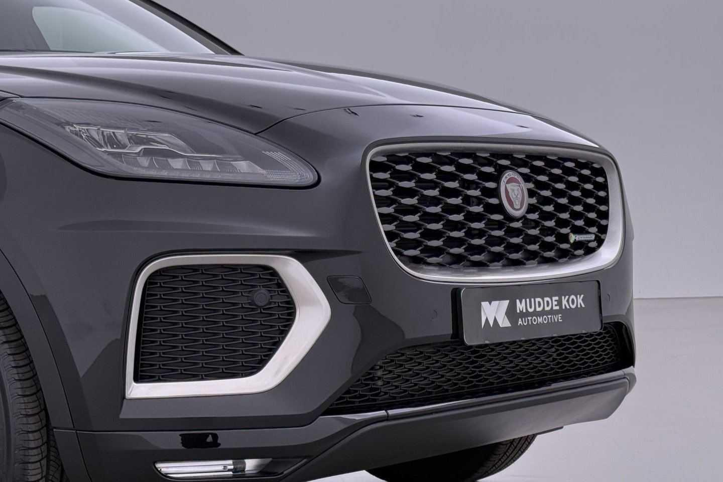 Jaguar E-PACE P300e AWD R-Dynamic S | ACC | Panoramadak | Memory | Camera | Stoelverwarming | 18 inch