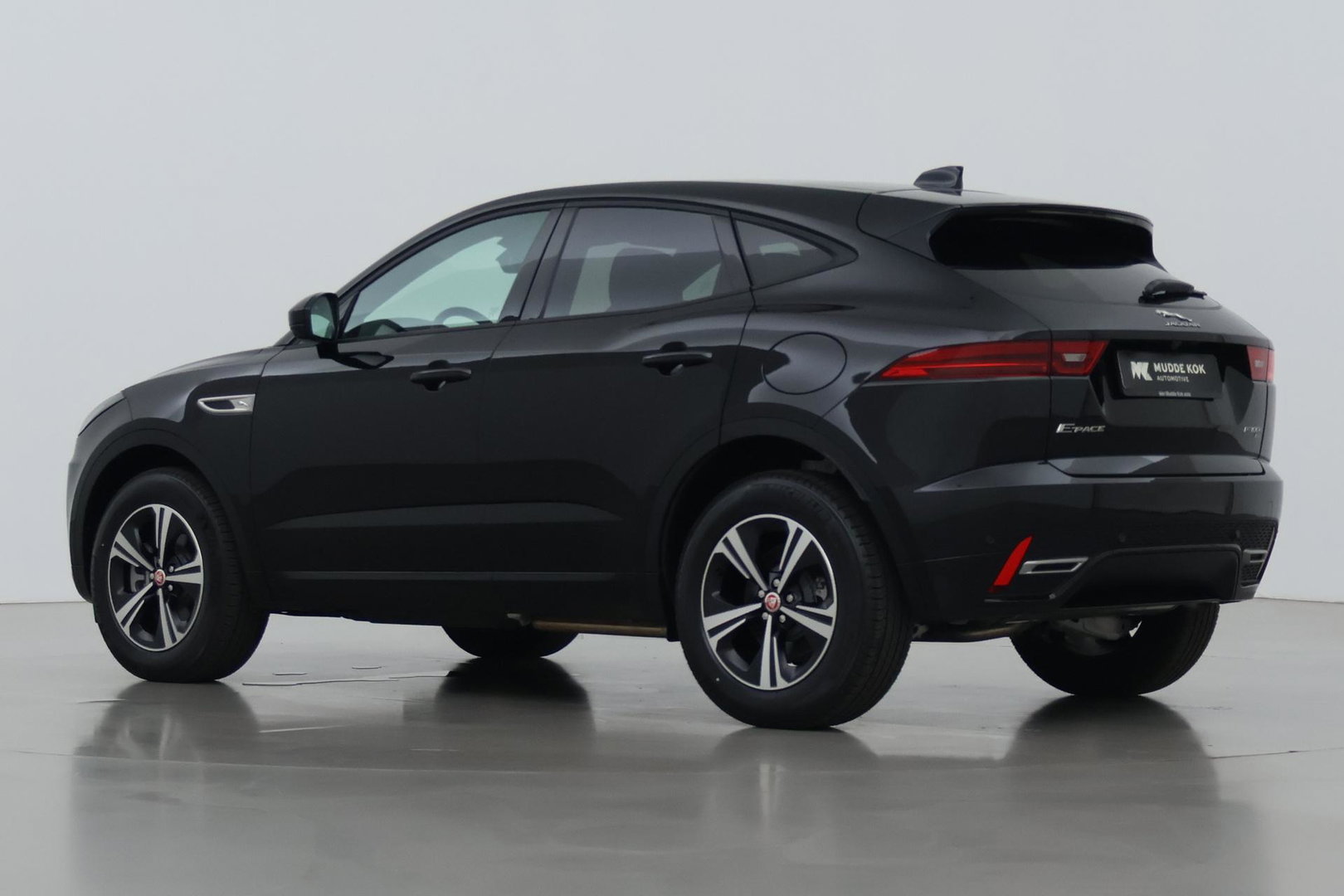Jaguar E-PACE P300e AWD R-Dynamic S | ACC | Panoramadak | Memory | Camera | Stoelverwarming | 18 inch