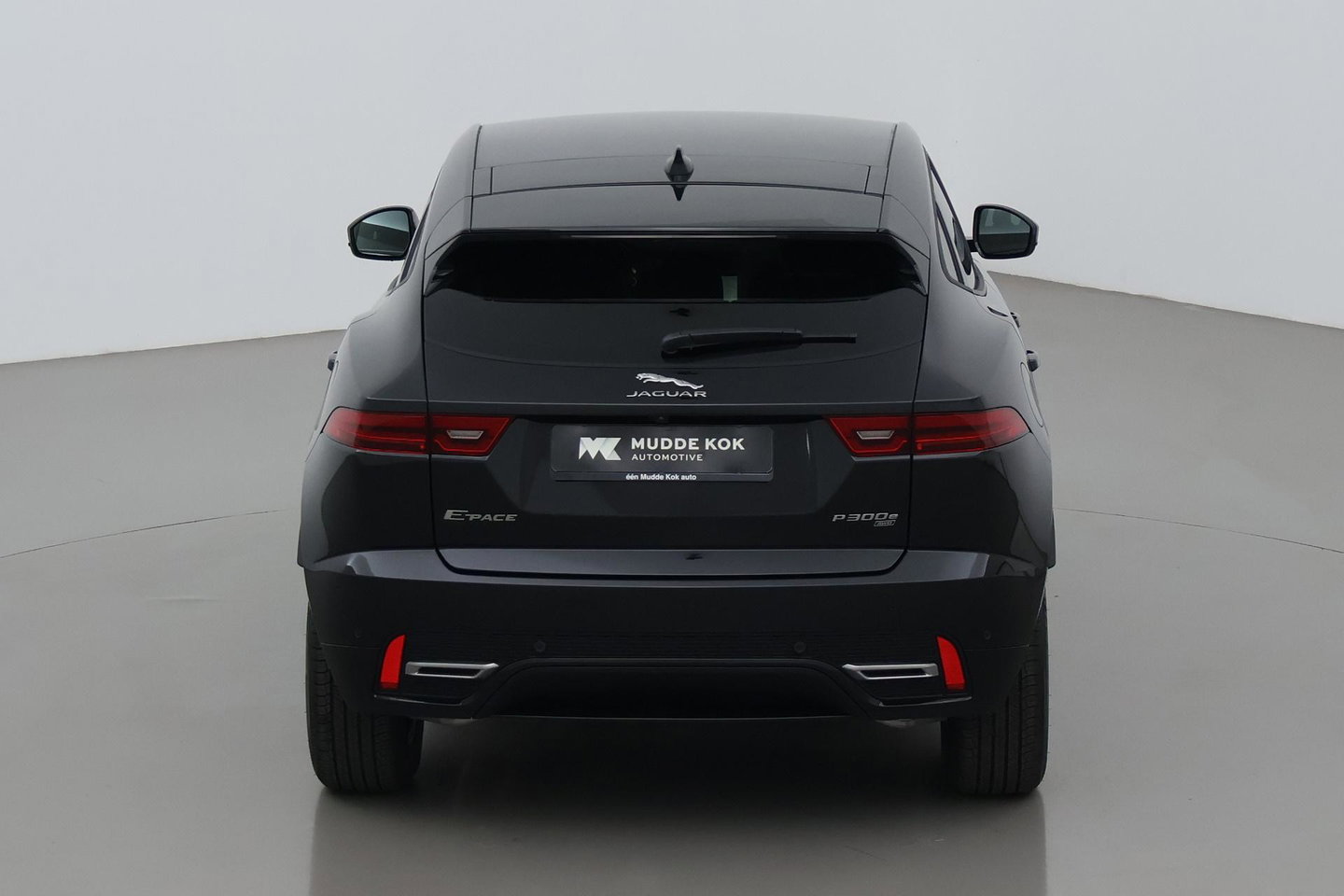 Jaguar E-PACE P300e AWD R-Dynamic S | ACC | Panoramadak | Memory | Camera | Stoelverwarming | 18 inch