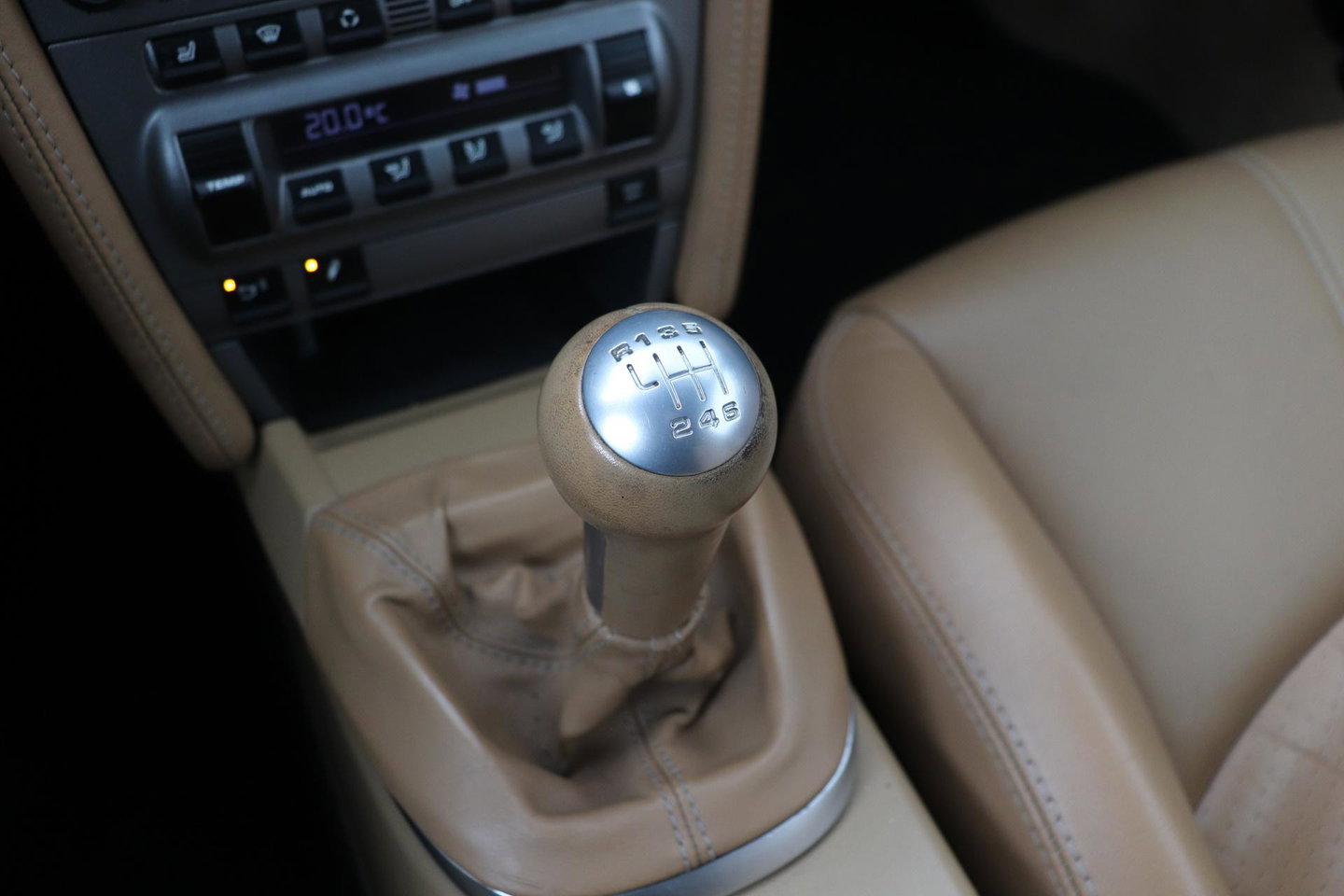 Porsche 911 Cabrio 3.8 Carrera 4S 997.1 | Handgeschakeld | Macadamia Metallic | Memory | 19 inch