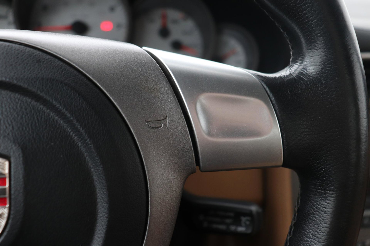 Porsche 911 Cabrio 3.8 Carrera 4S 997.1 | Handgeschakeld | Macadamia Metallic | Memory | 19 inch