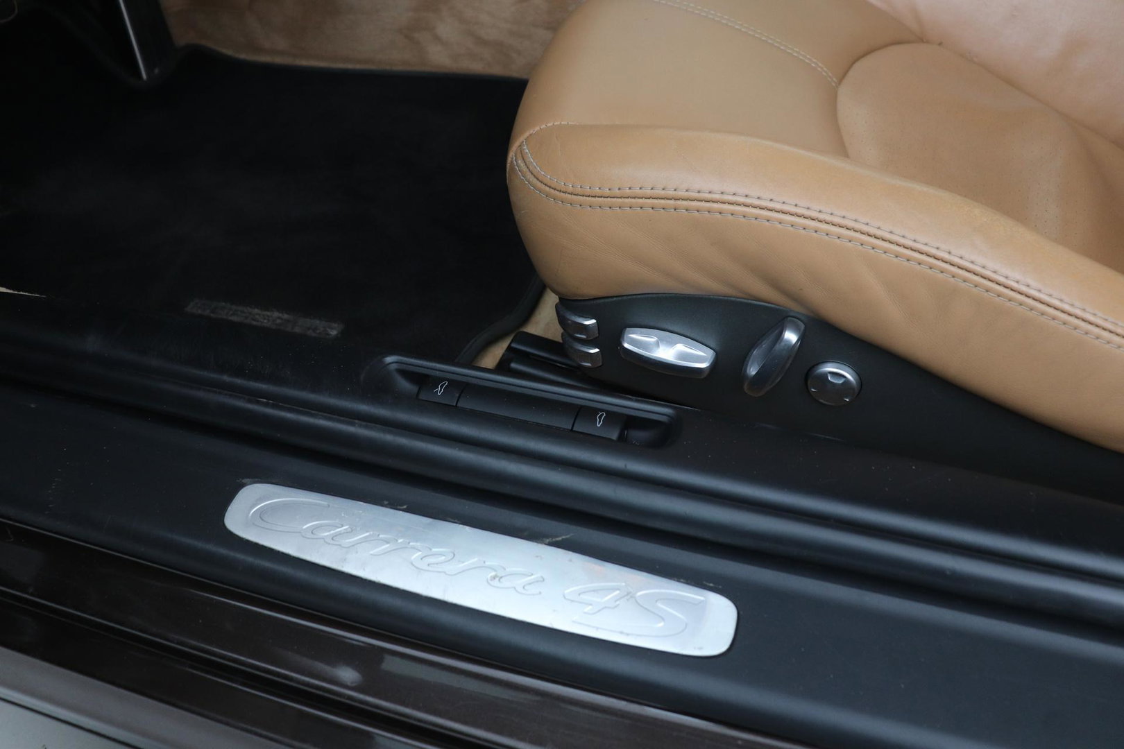 Porsche 911 Cabrio 3.8 Carrera 4S 997.1 | Handgeschakeld | Macadamia Metallic | Memory | 19 inch