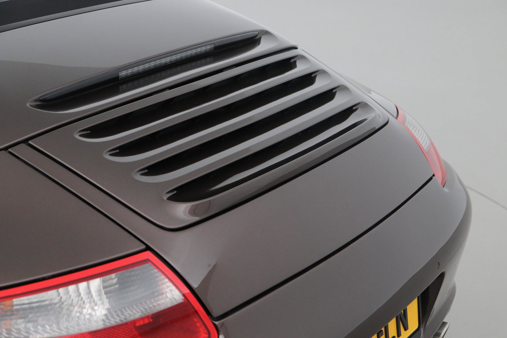Porsche 911 Cabrio 3.8 Carrera 4S 997.1 | Handgeschakeld | Macadamia Metallic | Memory | 19 inch