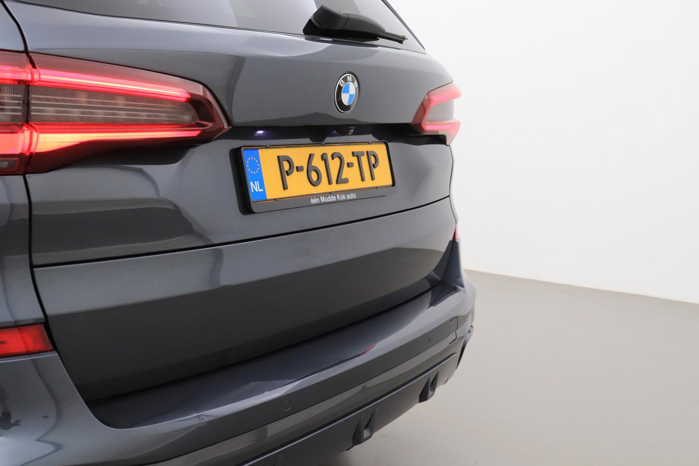 BMW X5 xDrive40d High Executive 7p. | Luchtvering | Bowers&Wilkins | Trekhaak | Panoramadak | Head-Up | 360° Camera