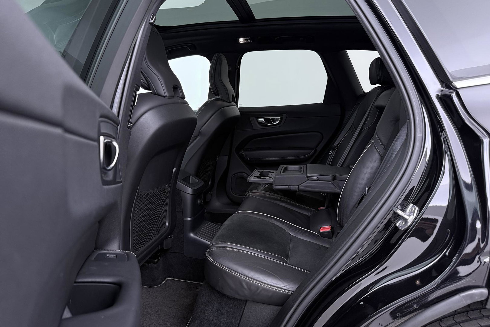 Volvo XC60 T8 Twin Engine R-Design | ACC | Panoramadak | Harman/Kardon | 360° Camera | Head-Up | Keyless | Memory