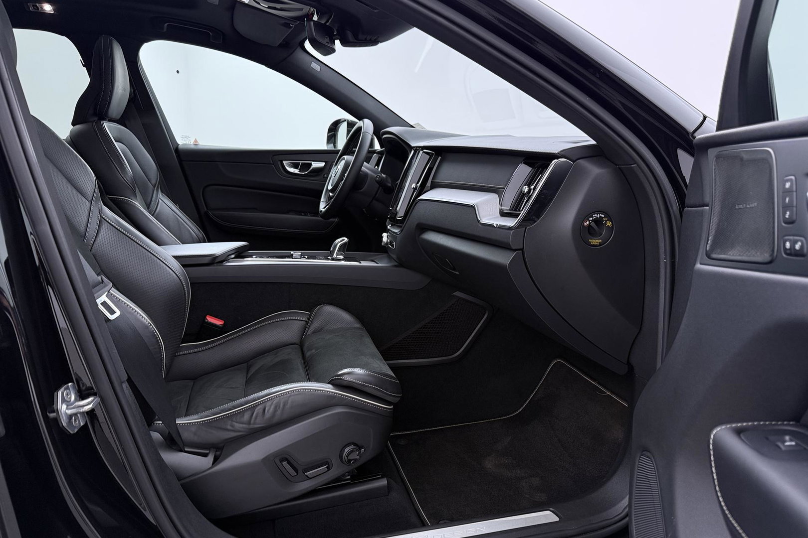 Volvo XC60 T8 Twin Engine R-Design | ACC | Panoramadak | Harman/Kardon | 360° Camera | Head-Up | Keyless | Memory