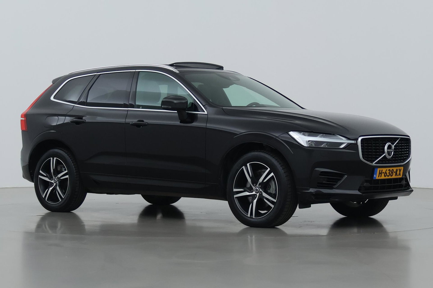 Volvo XC60 T8 Twin Engine R-Design | ACC | Panoramadak | Harman/Kardon | 360° Camera | Head-Up | Keyless | Memory