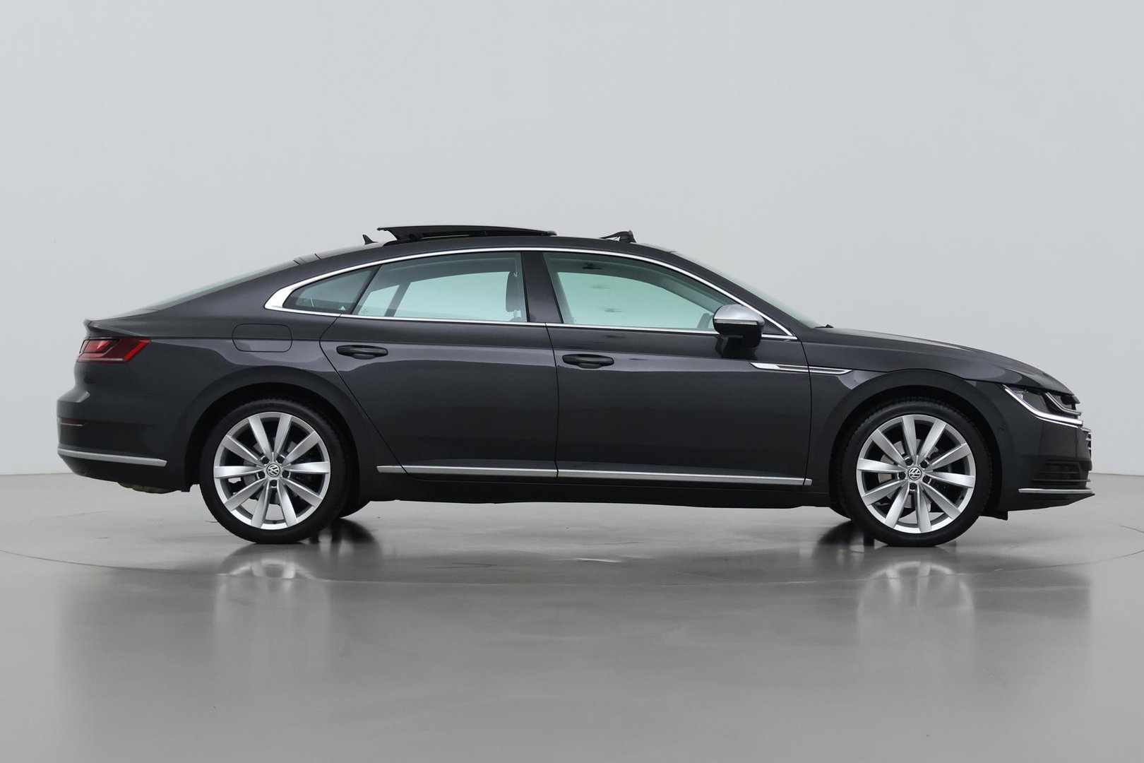 Volkswagen Arteon 1.5 TSI Elegance Business | ACC | Panoramadak | Trekhaak | Stoelverwarming Voor+Achter | Camera | 19 Inch
