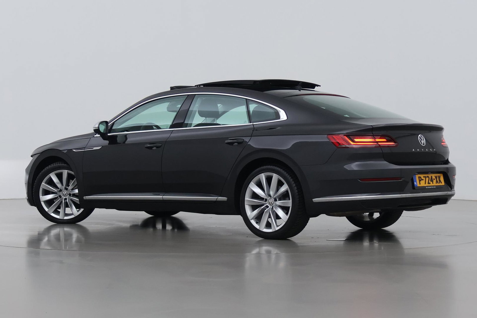 Volkswagen Arteon 1.5 TSI Elegance Business | ACC | Panoramadak | Trekhaak | Stoelverwarming Voor+Achter | Camera | 19 Inch
