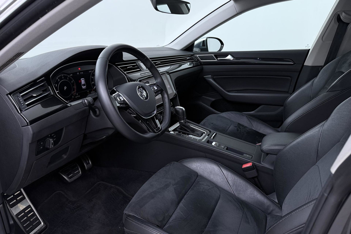 Volkswagen Arteon 1.5 TSI Elegance Business | ACC | Panoramadak | Trekhaak | Stoelverwarming Voor+Achter | Camera | 19 Inch