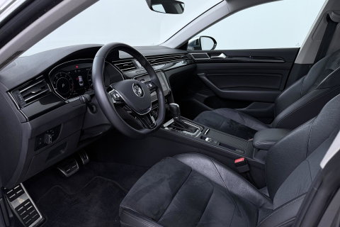Volkswagen Arteon 1.5 TSI Elegance Business | ACC | Panoramadak | Trekhaak | Stoelverwarming Voor+Achter | Camera | 19 Inch