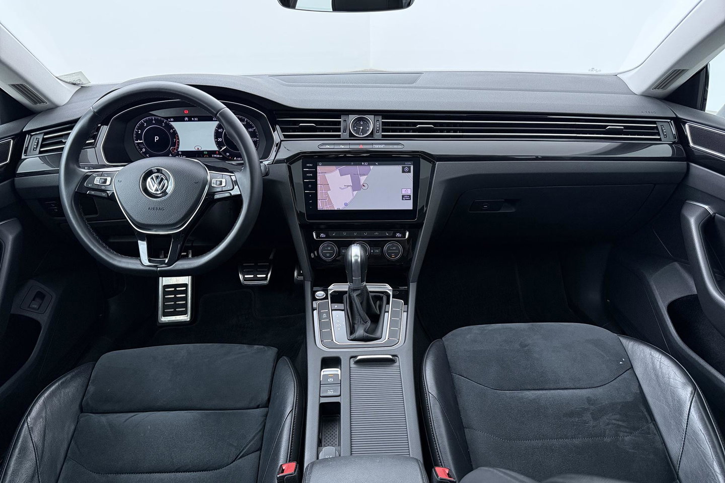 Volkswagen Arteon 1.5 TSI Elegance Business | ACC | Panoramadak | Trekhaak | Stoelverwarming Voor+Achter | Camera | 19 Inch