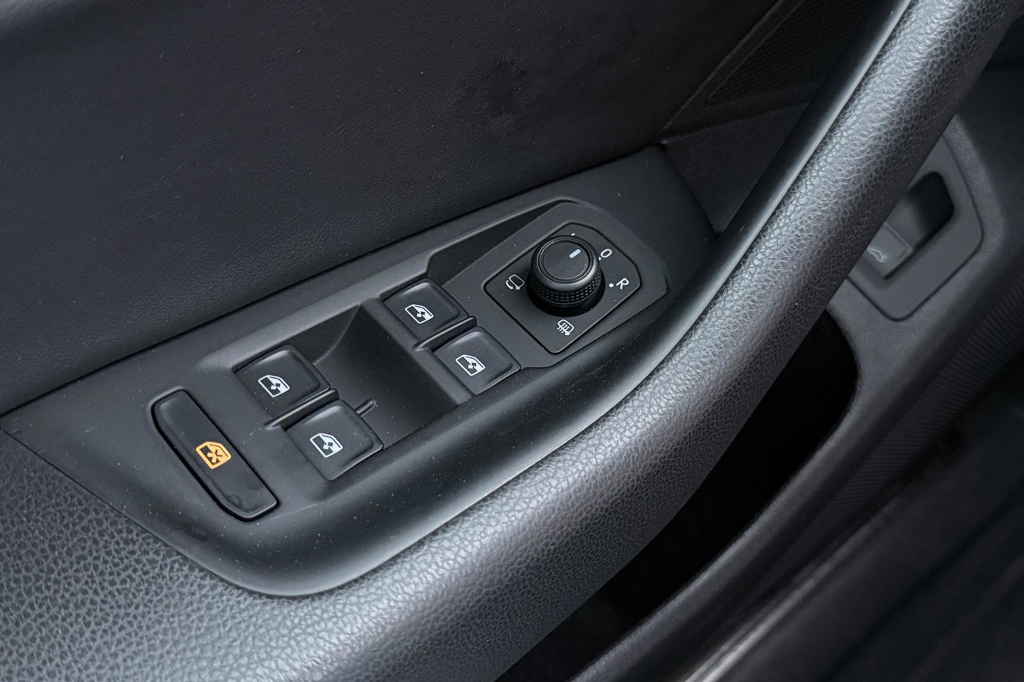 Volkswagen Arteon 1.5 TSI Elegance Business | ACC | Panoramadak | Trekhaak | Stoelverwarming Voor+Achter | Camera | 19 Inch