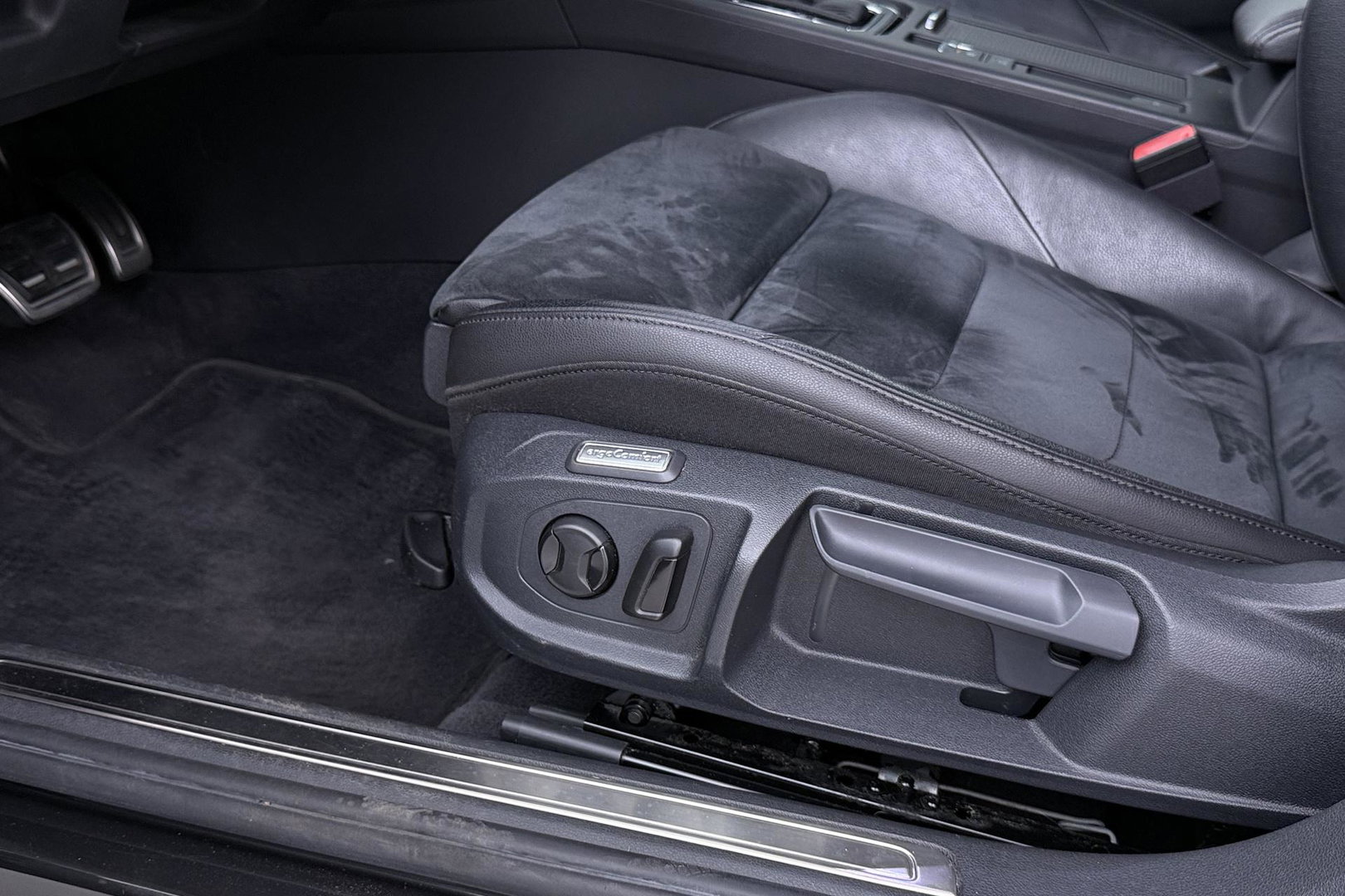 Volkswagen Arteon 1.5 TSI Elegance Business | ACC | Panoramadak | Trekhaak | Stoelverwarming Voor+Achter | Camera | 19 Inch