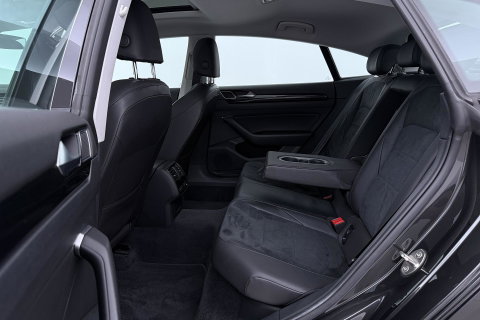 Volkswagen Arteon 1.5 TSI Elegance Business | ACC | Panoramadak | Trekhaak | Stoelverwarming Voor+Achter | Camera | 19 Inch