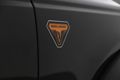 Ford Bronco 2.7 Outer Banks | GRIJS KENTEKEN | Trekhaak | Bang&Olufsen | Stoel+Stuurverwarming | 360° Camera | ACC