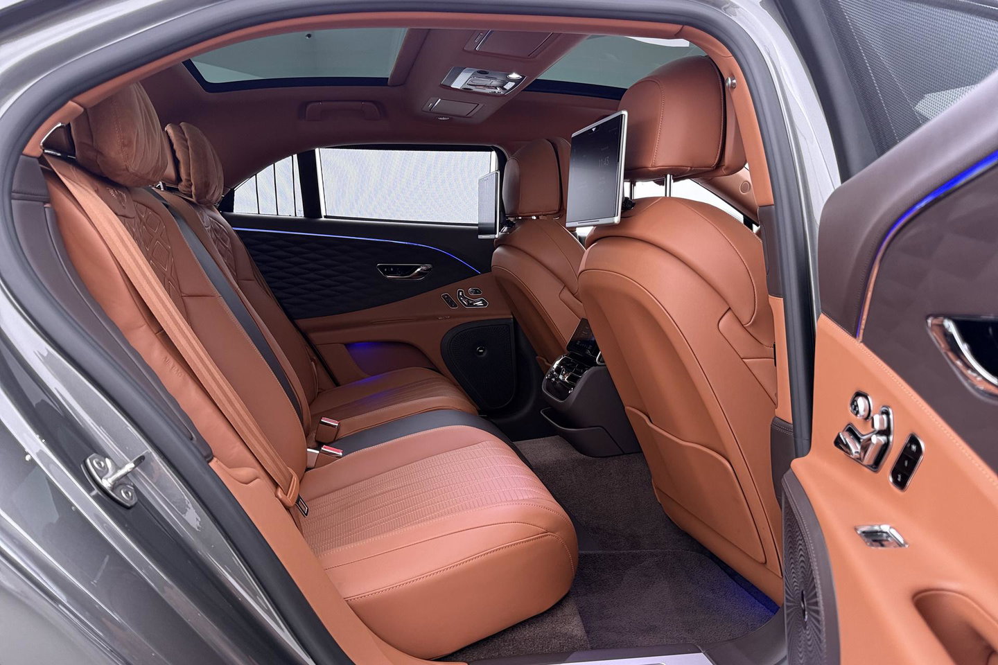 Bentley Flying Spur 6.0 W12 First Edition | NL Auto | NAIM Audio | Rear Seat Entertainment | Rotating Display | Touring Specification | Massage | 22 Inch