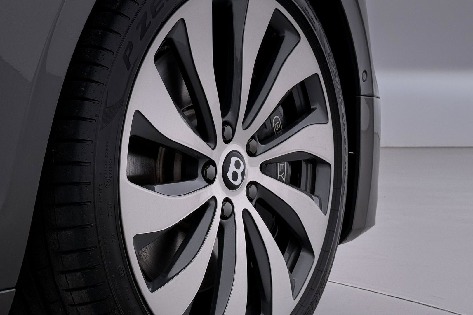 Bentley Flying Spur 6.0 W12 First Edition | NL Auto | NAIM Audio | Rear Seat Entertainment | Rotating Display | Touring Specification | Massage | 22 Inch
