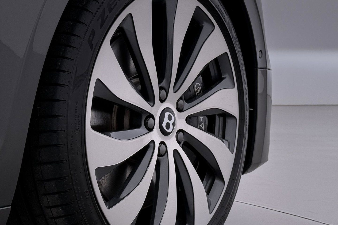 Bentley Flying Spur 6.0 W12 First Edition | NL Auto | NAIM Audio | Rear Seat Entertainment | Rotating Display | Touring Specification | Massage | 22 Inch