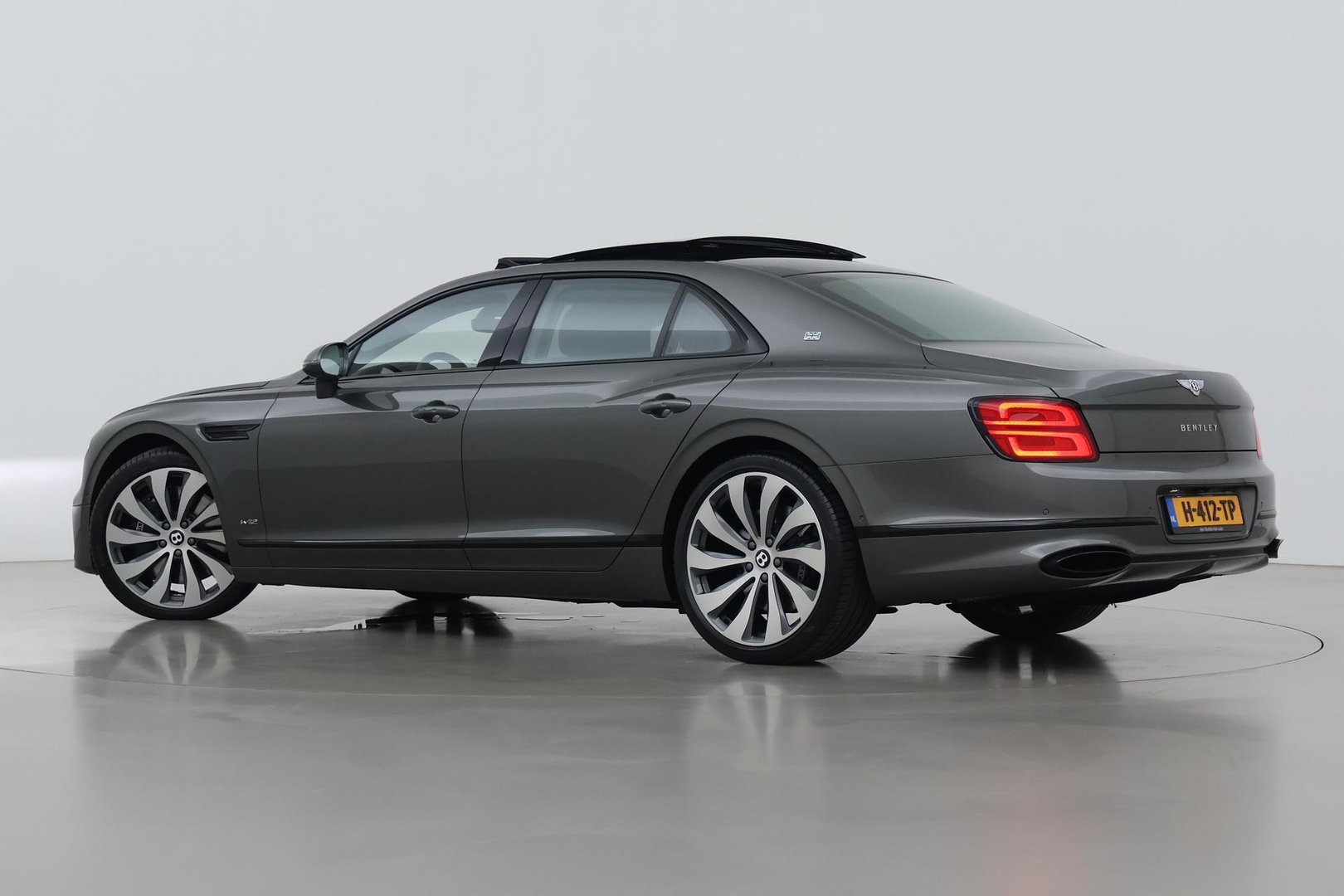 Bentley Flying Spur 6.0 W12 First Edition | NL Auto | NAIM Audio | Rear Seat Entertainment | Rotating Display | Touring Specification | Massage | 22 Inch