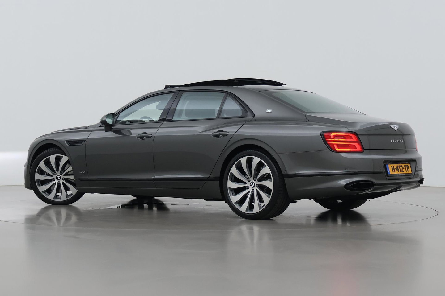 Bentley Flying Spur 6.0 W12 First Edition | NL Auto | NAIM Audio | Rear Seat Entertainment | Rotating Display | Touring Specification | Massage | 22 Inch