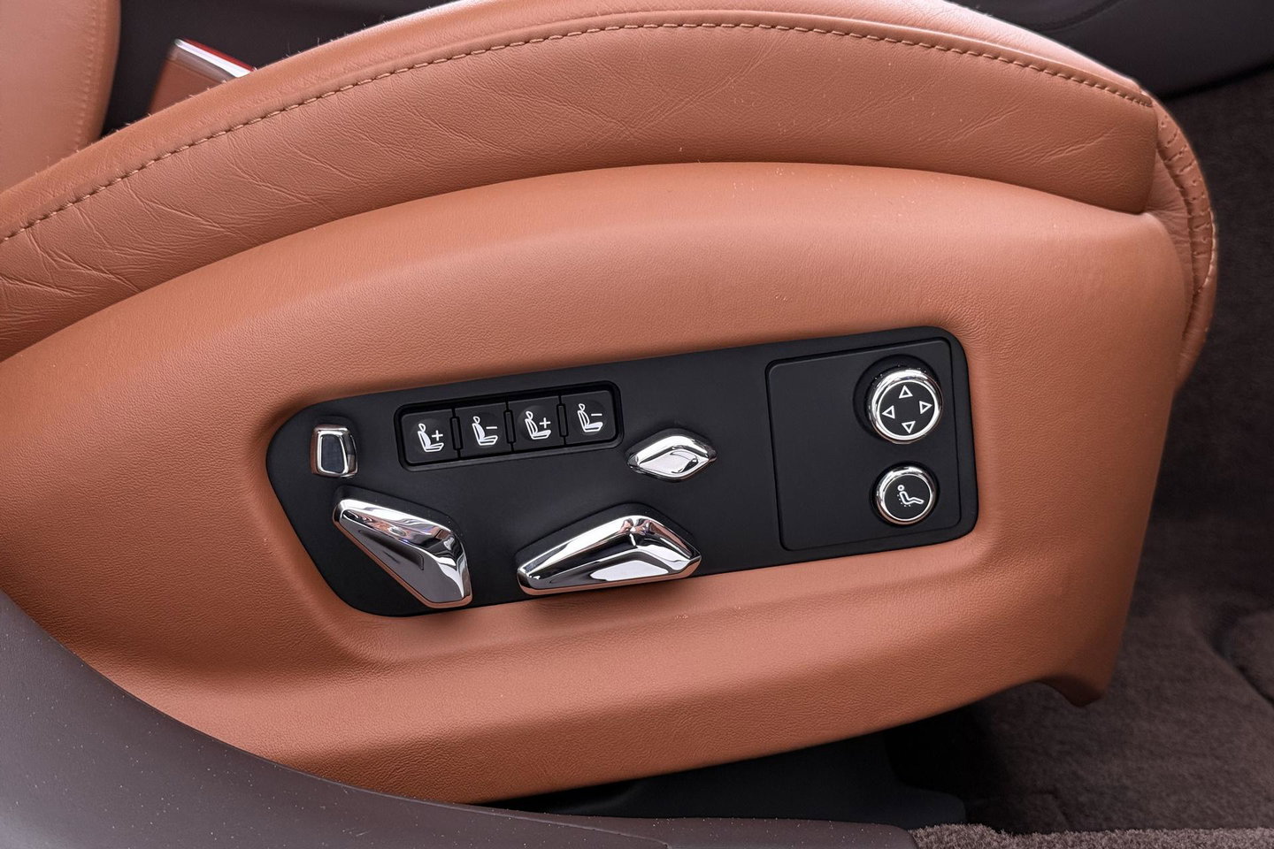 Bentley Flying Spur 6.0 W12 First Edition | NL Auto | NAIM Audio | Rear Seat Entertainment | Rotating Display | Touring Specification | Massage | 22 Inch