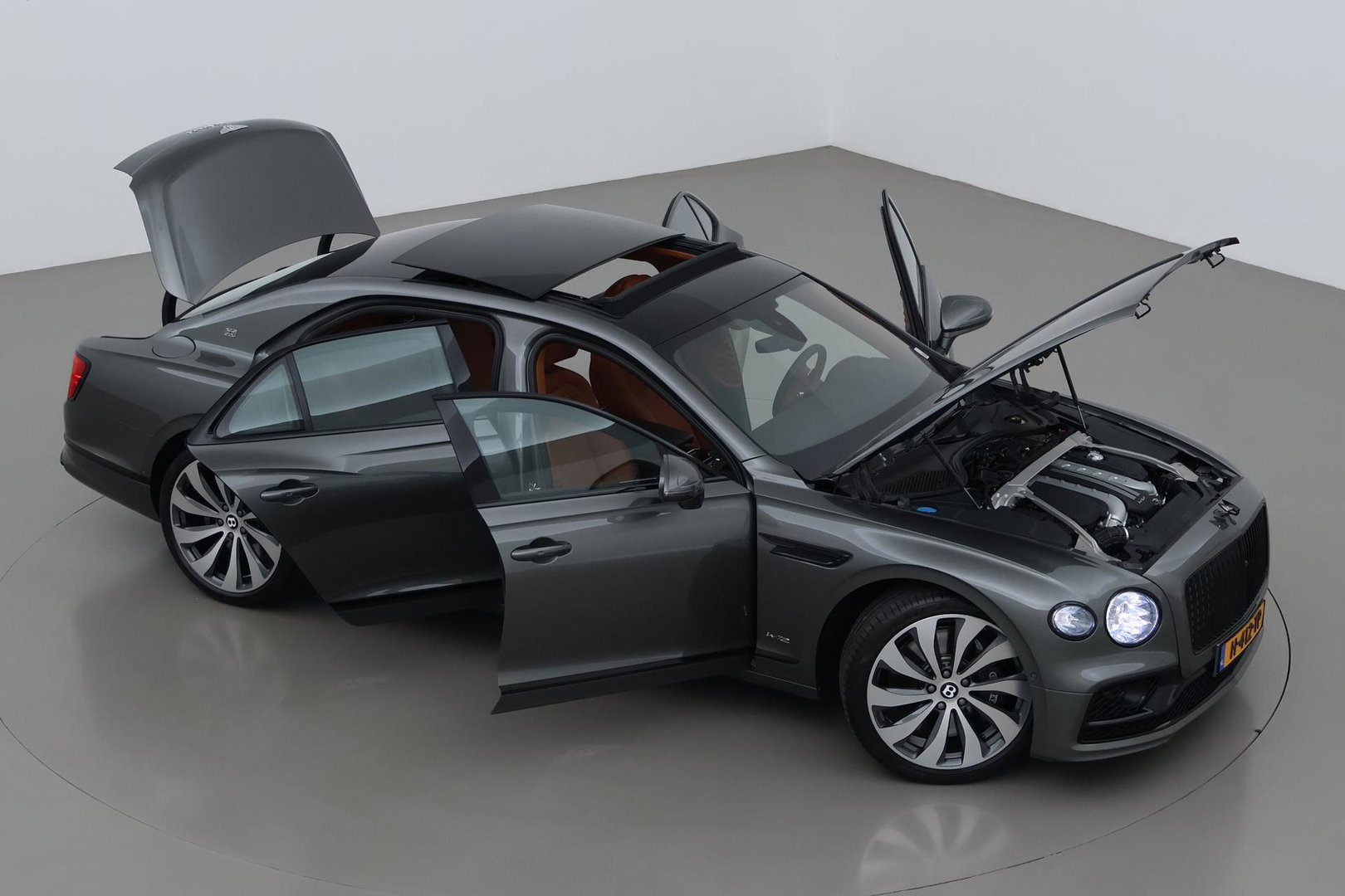 Bentley Flying Spur 6.0 W12 First Edition | NL Auto | NAIM Audio | Rear Seat Entertainment | Rotating Display | Touring Specification | Massage | 22 Inch