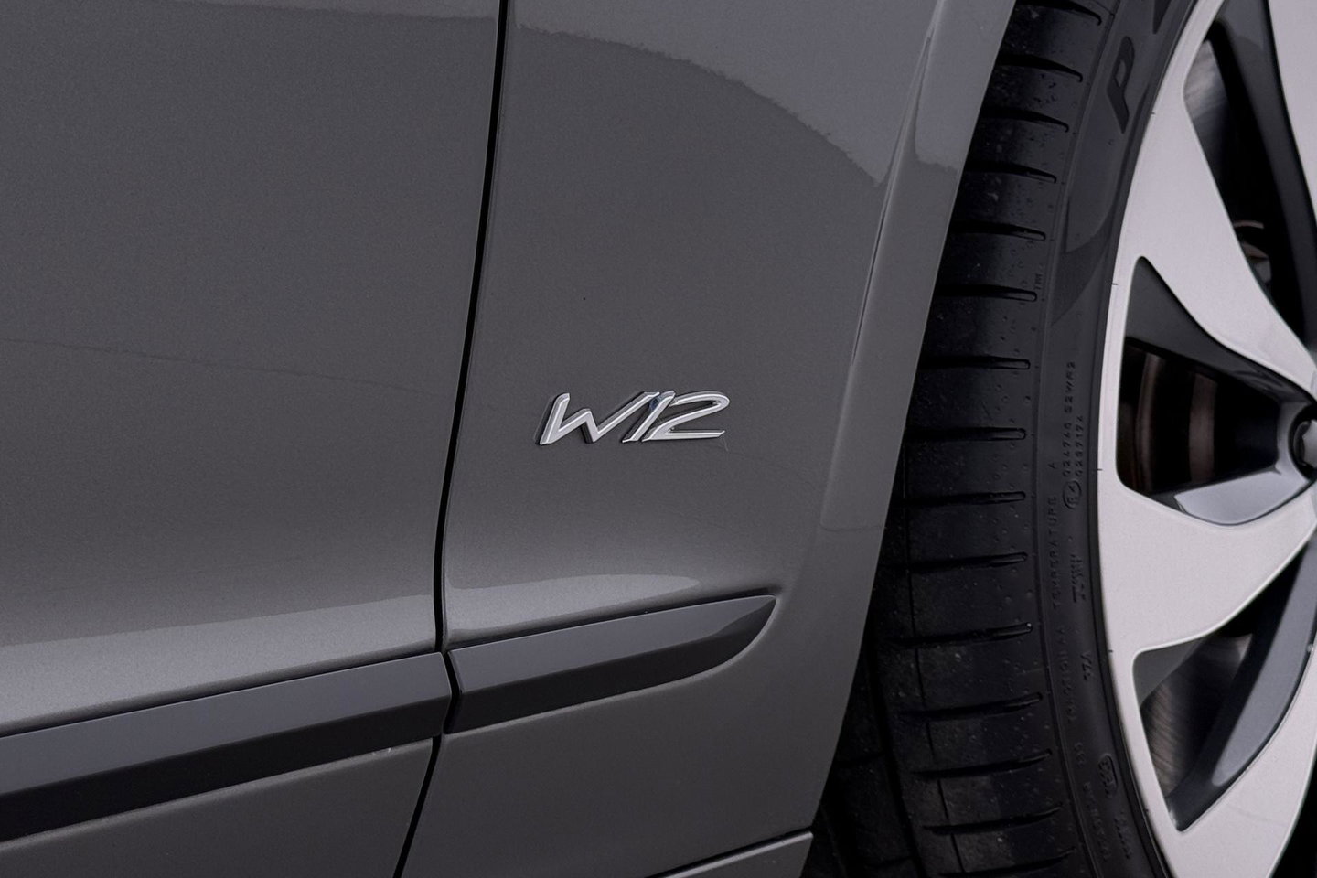 Bentley Flying Spur 6.0 W12 First Edition | NL Auto | NAIM Audio | Rear Seat Entertainment | Rotating Display | Touring Specification | Massage | 22 Inch