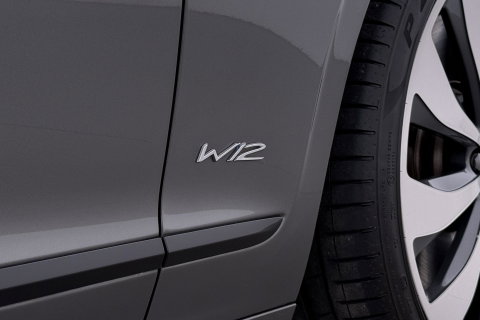 Bentley Flying Spur 6.0 W12 First Edition | NL Auto | NAIM Audio | Rear Seat Entertainment | Rotating Display | Touring Specification | Massage | 22 Inch