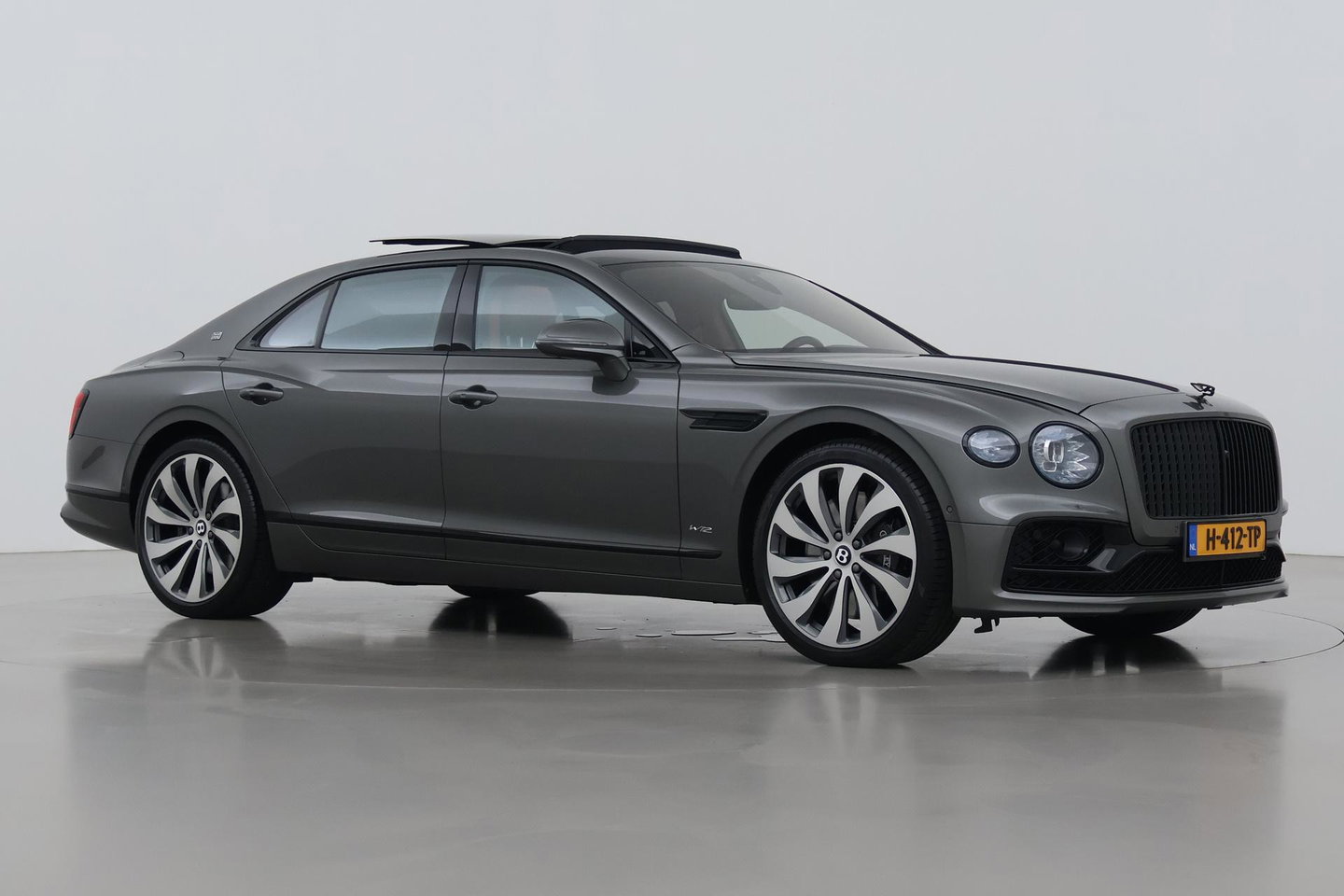 Bentley Flying Spur 6.0 W12 First Edition | NL Auto | NAIM Audio | Rear Seat Entertainment | Rotating Display | Touring Specification | Massage | 22 Inch