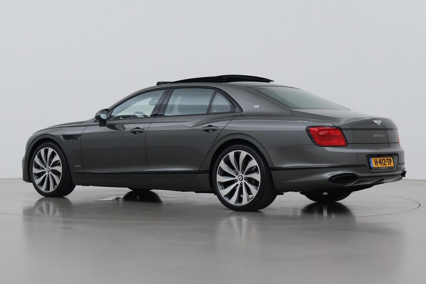 Bentley Flying Spur 6.0 W12 First Edition | NL Auto | NAIM Audio | Rear Seat Entertainment | Rotating Display | Touring Specification | Massage | 22 Inch