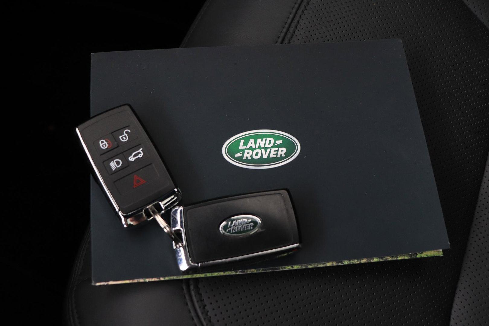 Land Rover Defender 110 5.0 P525 110 V8 Carpathian Edition | Luchtvering | Treeplanken | Meridian Surround | Koelbox | Trekhaak | ClearSight