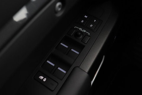 Land Rover Defender 110 5.0 P525 110 V8 Carpathian Edition | Luchtvering | Treeplanken | Meridian Surround | Koelbox | Trekhaak | ClearSight
