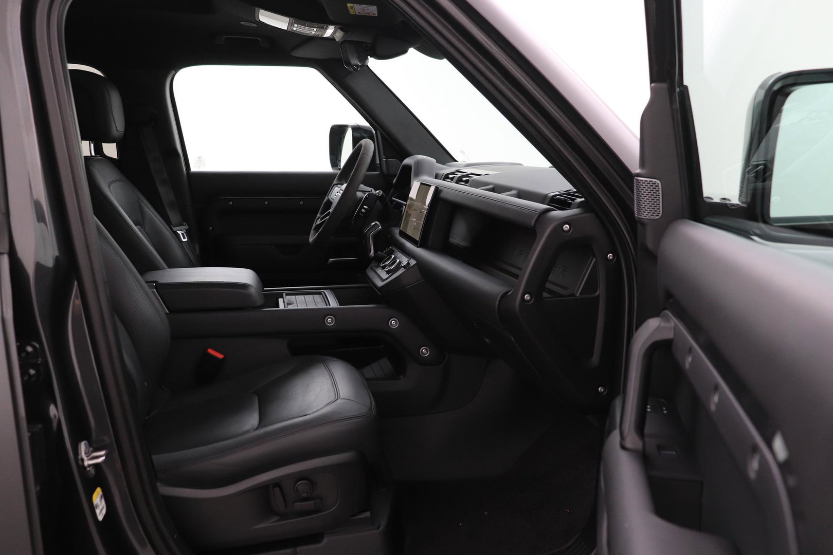 Land Rover Defender 110 5.0 P525 110 V8 Carpathian Edition | Luchtvering | Treeplanken | Meridian Surround | Koelbox | Trekhaak | ClearSight